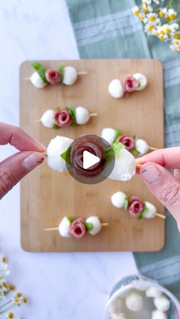 Alaura Berry on Instagram: "The Spring (salami) Flowers are blooming 🌺  So let’s make a salami flower skewer! Here’s what you need: • 4” skewers  • salami  • mozzarella • basil   These are perfect for anniversaries, birthdays, bridal showers, baby showers…you name it!  Serve with balsamic glaze on the side for dipping!" Salami Mozzarella Skewers, Salami Skewers Appetizers, Flower Salami Diy, Salami Flowers Video, Mini Fruit Skewers, Flower Salami, Food For Bridal Shower Ideas, Salami Snacks, Salami Flowers