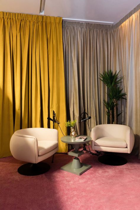 Girlboss Office, Studio Room Design, Podcast Setup, Girl Boss Office, Sophia Amoruso, Tv Set Design, Podcast Studio, Home Studio Setup, Design Podcast