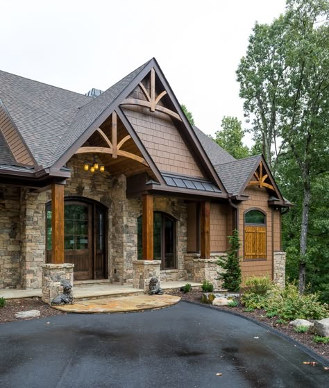 Wood And Rock House Exterior, Mountain Exterior Homes, Rock Exterior Homes, Modern Rustic Exterior House, Rustic Mountain Home Exterior, Modern Craftsman House Exterior, Rustic Cottage Exterior, Mountain Homes Exterior, Rustic Exterior House Colors