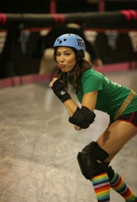 Angela undercover at Roller Derby tryouts  SHOW: Bones SEASON: 8 EPISODE: The Doll in the Derby Temperance Bones, John Francis Daley, Michaela Conlin, Bones Tv Series, Booth And Bones, Booth And Brennan, Bones Tv Show, Derby Girl, Emily Deschanel