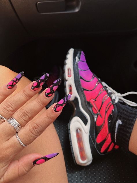 Nike Tn Shoes, Nike Rosa, Nike Airmax Plus, Nike Fashion Shoes, Shoe Nails, Pretty Shoes Sneakers, Fitness Activewear, Nike Tn, Nike Air Shoes