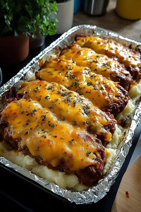 Smooth Mashed Potatoes, Cheesy Meatloaf, Delicious Meatloaf, Grandma Cooking, Filling Dinner, Comfort Dishes, Grandmas Recipes, Crusted Chicken, Mouthwatering Recipes