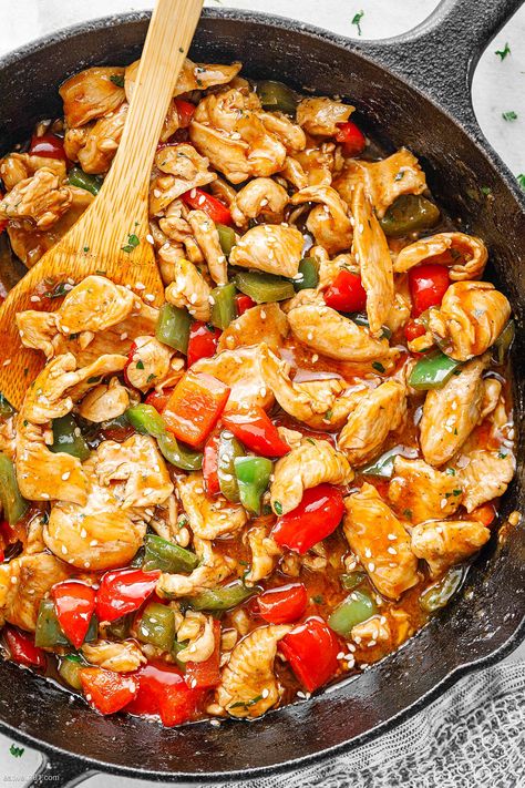 Pepper Chicken Stir Fry Recipe – Chicken Stir Fry Recipe with Peppers — Eatwell101 Essen, Chicken And Bell Pepper Recipes Healthy, Chicken Bell Pepper Recipes, Pepper Chicken Stir Fry, Peper Steak, Green Peppers And Onions, Chicken Peppers And Onions, Chicken And Peppers, Green Pepper Recipes