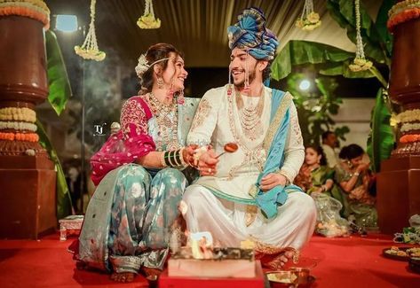 Marathi Wedding Traditions: Everything You Need To Know About Them Maharashtrian Brides, Maharashtrian Wedding, Marathi Bride, Bride’s Mother, Marathi Wedding, Business Woman Successful, Wedding Mandap, Wedding Traditions, Wedding Rituals