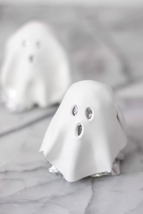 DIY CLAY GHOSTS FOR HALLOWEEN - Why Don't You Make Me? Easy Clay Halloween, Miniature Ghost Diy, How To Make A Ghost Out Of Clay, Model Magic Ghost, Air Dry Clay Ghost Tea Light, Polymer Clay Ghost Tutorial, Foam Clay Halloween, Autumn Diy Decorations Fall Crafts, Paper Mache Ghosts Diy