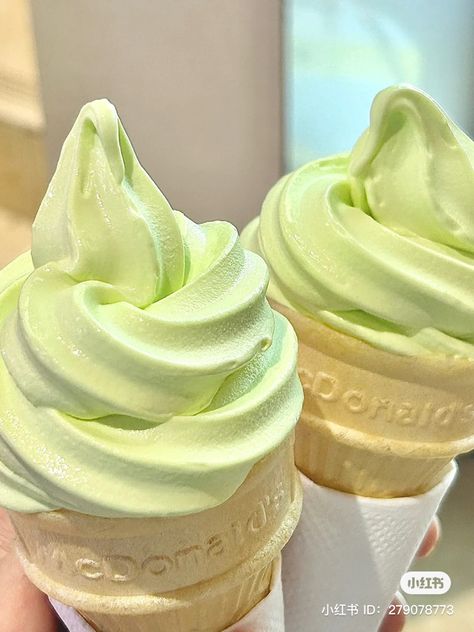 Bone Apple Teeth, Colorful Drinks, Japanese Sweets, Soft Serve, Greens Recipe, Cafe Food, Korean Food, Yummy Food Dessert, Food Photo