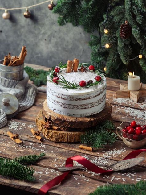 Xmas Food Photography, Christmas Food Photography Photo Ideas, Christmas Cake Photoshoot, Christmas Cake Photography, Holiday Cake Designs, Christmas Food Photography, New Year Cake, Easy Christmas Cake Recipe, Cake Photoshoot