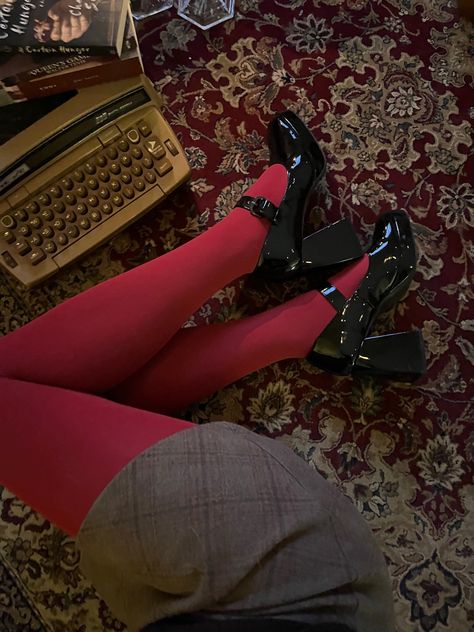 Red Academia, Estilo Ivy, Women's Tights, Red Socks, Red Tights, Opaque Tights, Color Run, Red Aesthetic, Cherry Red