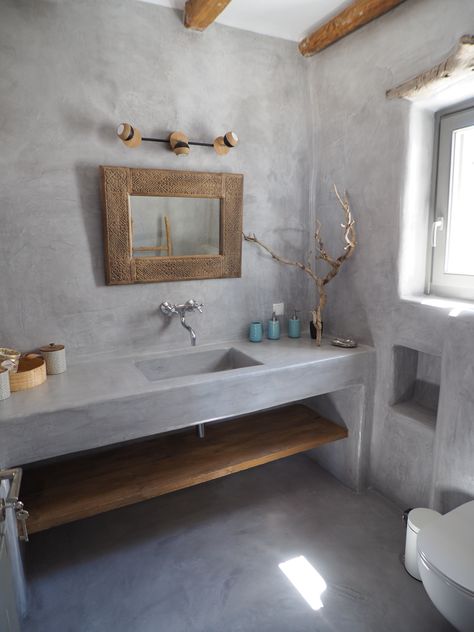 Traditional Cycladic-style bathroom with concrete sink , Beton Cire coating and wood details. Concrete Minimalist House, Polished Concrete Bathroom, Concrete Bathroom Design, Cement Bathroom, Concrete Shower, Bespoke Bathroom, Concrete Bathroom, Concrete Sink, Industrial Bathroom