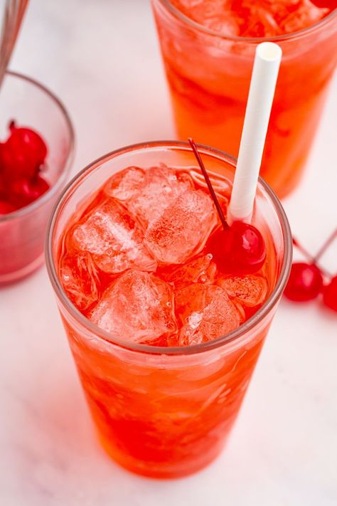 Shirly Temple Drink, Cherry Temple, Sherly Temple, Shirley Temple Mocktail, Shirley Temple Recipe, Temple Aesthetic, Shirley Temples, Shirley Temple Drink, Cherry Drink