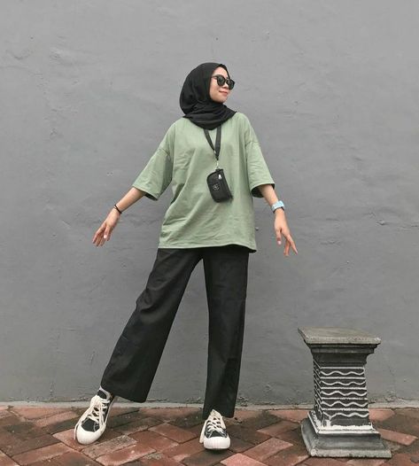 Baggy Tshirt Outfit, Oversize Tshirt Outfits, Class Outfits, Modest Casual Outfits, Class Outfit, Street Hijab Fashion, Muslim Outfits Casual, Clothes Korean Style, Hijab Ootd