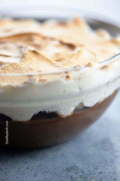 This Chocolate Pudding recipe is full of creamy, rich chocolate flavor topped with clouds of meringue. Get this chocolate pudding recipe that is sure to become a family favorite. // addapinch.com #chocolatepudding #homemadechocolatepudding #addapinch Chocolate Pudding Recipe, Homemade Chocolate Pudding, Chocolate Pudding Recipes, Vintage Chocolate, Low Carb Chocolate, Favorite Dessert, Mousse Recipes, Pudding Desserts, Creamy Desserts