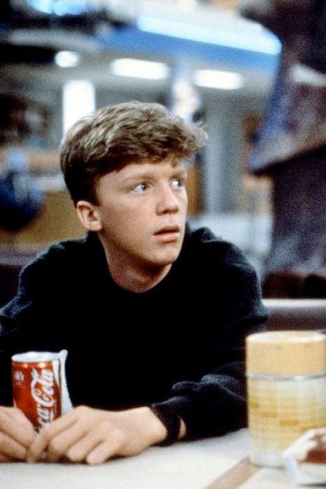 John Hughes Films, Breakfast Club Movie, Michael Hall, Anthony Michael Hall, Brian Johnson, John Hughes, Clubbing Aesthetic, The Breakfast, The Breakfast Club