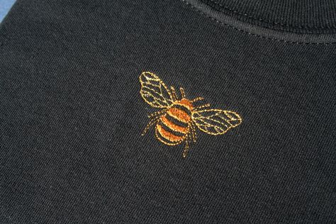 Summer Clothing, Bee T Shirt, Embroidered Bee, Bee Embroidery, Embroidery Tshirt, Shirt Embroidery, Embroidered Clothes, Bee Design, Embroidered Jacket