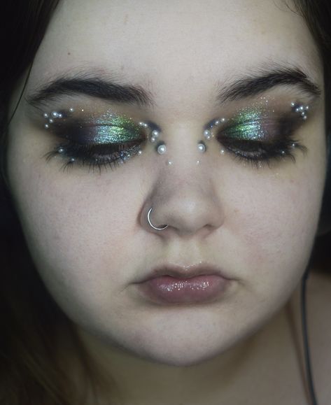 It’s hard to be symmetrical when your face is so not 🐦 also why do I think of a pearl necklace when I think of a pigeon?? Using the @cheeryep_makeup 16-Color Natural Star Eye Shadow Palette in #08Ambition- Fantasy Full Sparkle sent to me by @cbeauty_mall Makeup ideas, creative makeup, iridescent, shimmer, glitter, eyeoutfits, fairy core, fantasy core, blue, green, purple, pigeon #eyeoutfits #mtlblogger #hoodedeyesmakeup #hoodedeyes #cheeryep #cbeautymall #cbeauty #nikond3200 #softglam... Green Iridescent Makeup, Pigeon Color Palette, Fairy Core Color Palette, Pigeon Makeup, Purple Green Makeup, Green And Purple Makeup, Mall Makeup, Makeup Ideas Creative, Dark Fairy Makeup