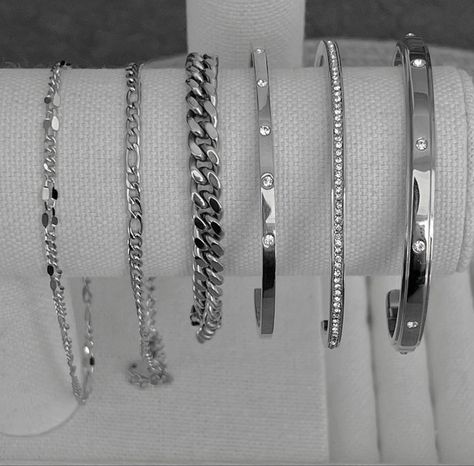 Silver Aesthetic Jewelry, Silver Bracelets Aesthetic, Xoxo Jewelry, Silver Jewlery, Accessories Silver, Jewelry Accessories Ideas, Dope Jewelry, Jewelry Fashion Trends, Classy Jewelry