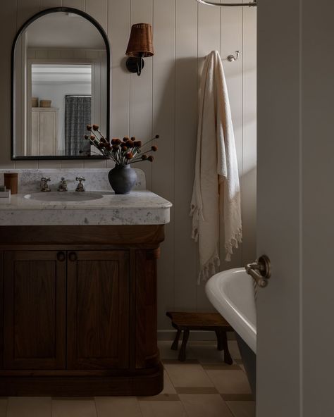 Amber Lewis | Let’s talk TILE STYLE, shall we?! I’m asked about sources all the time soooo let’s check out all the gorg #oakhaven1937 tile together!… | Instagram Amber Interiors Design, Amber Lewis, Shoppe Amber Interiors, Arched Mirror, Metal Arch, Amber Interiors, Elegant Frame, Mountain Retreat, Bathroom Inspo