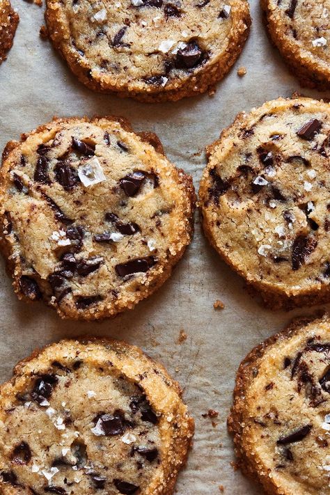 Chocolate Chunk Shortbread, Alison Roman, Popular Cookies, Slow Cooker Desserts, Shortbread Cookie Recipe, Nyt Cooking, Salted Chocolate, Chocolate Chunk, Deilig Mat