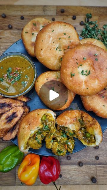 Kay on Instagram: "SO TASTY CURRY CHICKEN STUFFED CRISPY FRIED DUMPLINGS (JAMAICAN INSPIRED) 🇯🇲🔥💃🏽🤯🎯☄️🥰🚀🚦🥵. Hearty Curry Chicken packed full of flavour stuffed in a crispy on the outside and soft in the middle fried dumpling. Super rich curry made with hearty boneless chicken thigh meat, curry powder, coconut milk and mixed veg Simmered until the chicken is tender and succulent, took out the gravy for dipping then stuffed in a buttery dough. Fried to perfection. This was sooooo good, wow the flavours were CRAZZZZY!! Used Portland seasoning, you can buy it online or any Caribbean supermarket 🔥🔥🔥 . . DM FOR MORE INFO TO GET MY DAILY RECIPES. . . #foodblogger #jamaicanfood #frieddumplings #explorepage #jamaican #caribbean #wow #foodinspiration #toronto #florida #miami #sandiego Jamaican Dumplings Recipe, Fried Dumplings Jamaican, Jamaican Fried Chicken Recipe, Jamaican Dumplings, Jamaican Soup, Jamaican Fried Dumplings, Stuffed Dumplings, Caribbean Dishes, Brown Stew Chicken