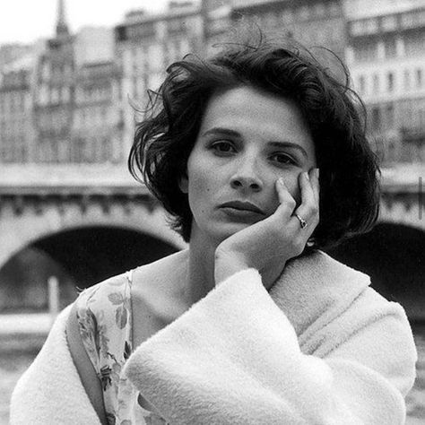 5,312 Likes, 49 Comments - the french vibes club (@frenchvibesclub) on Instagram: “«I live for the present always. I accept this risk. I don't deny the past, but it's a page to…” 90s Actors, Juliette Binoche, William Eggleston, Martin Parr, Robert Doisneau, French Photographers, French Actress, Great Photographers, Bw Photo