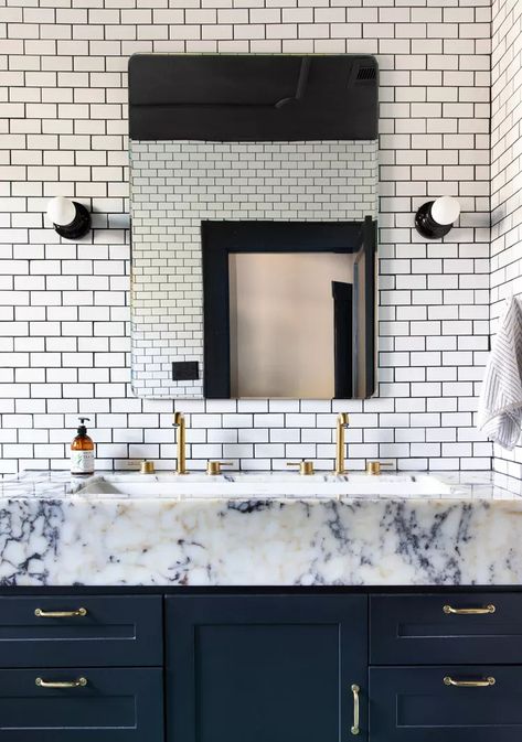 31 Art Deco Bathroom Design & Decor Ideas Worth Trying Contemporary Art Deco Bathroom, New York Bathroom, Modern Art Deco Bathroom, Art Deco Bathroom Vanity, Art Deco Bathroom Tile, Art Deco Bathrooms, Design Decor Ideas, Painted Tiles, Contemporary Art Deco