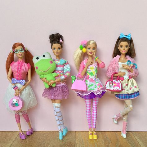 Harejuku Kawaii inspired doll outfits. | Barbie Made to move… | Flickr Barbie Friendship, Kawaii Barbie, Doll Diorama, Mood Bored, Made To Move Barbie, Kid Bedroom, Barbie Family, Barbie Barbie, Kawaii Harajuku