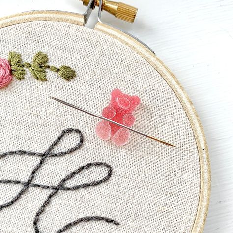 Embroidery And Cross Stitch, Hamilton Art, Botanical Embroidery, Stitch Sewing, Learning To Embroider, Bear Embroidery, Diy Embroidery Kit, Cross Stitch Needles, Embroidery Supplies