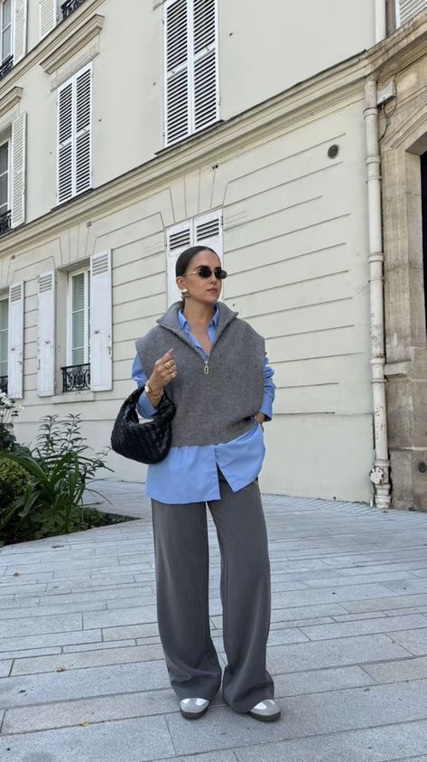 Cold Golf Outfit Women Winter, Gray Maxi Dress Outfit, Grey Scarf Outfit Winter, Gray Cardigan Outfit Work, Grey Pant Outfits, Gray Cardigan Outfit Winter, Grey Handbag Outfit, Winter Airport Look, Outfits With Grey Pants