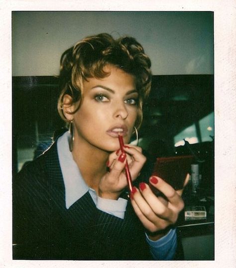 Cucumber Beauty, 90s Makeup, Models Backstage, Original Supermodels, 90s Supermodels, 90s Models, Linda Evangelista, Christy Turlington, Barbara Palvin