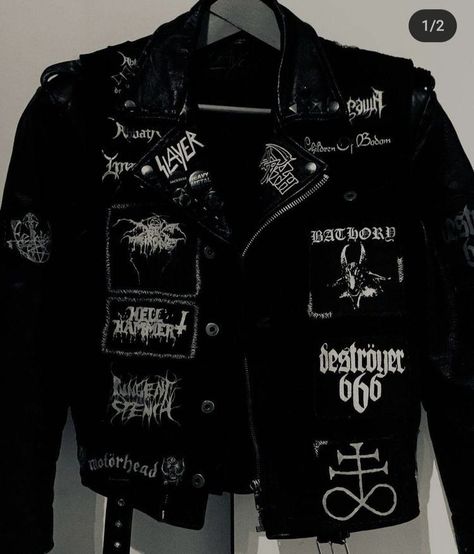 Black Battle Vest, Black Metal Fashion, Diy Goth Clothes, Metalhead Fashion, Punk Leather Jacket, Battle Jackets, Battle Vest, Punk Fashion Diy, Punk Patches