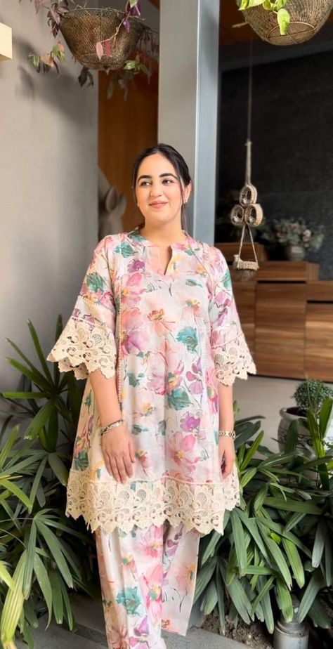 Summer Cotton Suits Design, Co Ord Set Design For Women, Cotton Co Ord Set Designs, Pakistani Cotton Suits Summer, Laces On Kurtis, Pakistani Short Kurti Designs, Pakistani Lace Kurtas, Cotton Lace Design On Suits, Pakistani Lace Suits