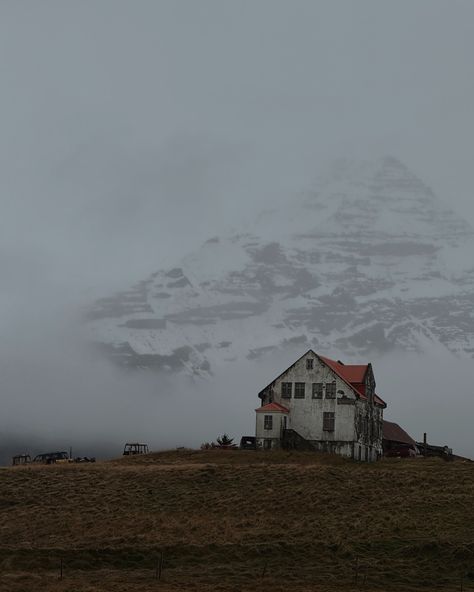 #iceland #roadtrip  #mountains #photography #inspo #roadtrip #icelandtravel Aesthetic Iceland, Iceland Summer Aesthetic, Living In Iceland Aesthetic, Iceland Aesthetic, Iceland Aesthetic Dark, Iceland Nature Photography, Iceland Travel, Iceland, Road Trip