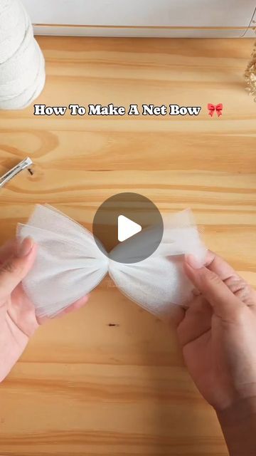 Making A Bow With Tulle, Hair Accessories For Christmas, How To Make Bow With Net, Tulle Bows Diy Hair, Net Hair Bows, How To Tie Tulle Bows, Net Bows Diy, Tulle Hair Bows Tutorial, Big Hair Bows Diy