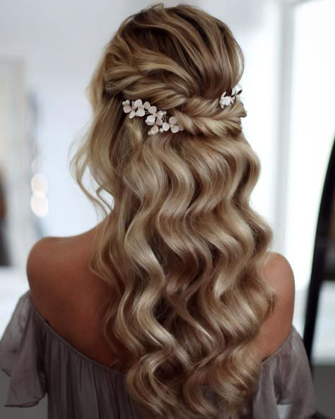 Vintage Wedding Hairstyles: 30+ Best Looks And Expert Tips ★ vintage wedding hairstyles swept half up with curls lenabogucharskaya Vintage Wedding Hairstyles, Wedding Hair Half, Vintage Wedding Hair, Long Hair Wedding Styles, Wedding Hair Inspiration, Wedding Hairstyles Updo, Wedding Hairstyles For Long Hair, Bridal Hair And Makeup, Half Up Hair