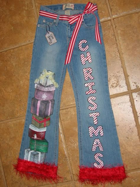 Custom painted Christmas jeans - my daughter loved these! Christmas Jeans Diy, Boho Clothing Patterns, 1970 Party, Christmas Jeans, Ugly Christmas Sweater Diy Funny, Denim Painting, Painted Pants, Paint Clothes, Fashion Sewing Projects