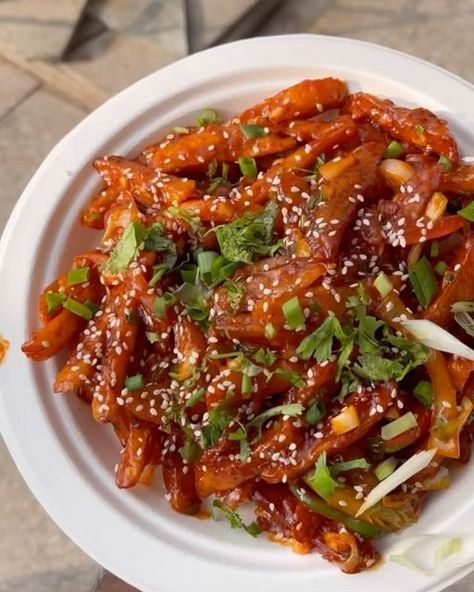 suraj sachdeva on Instagram: "Chilli potato making🤤🤤 . Tag chilli potato lovers❤️ . Follow @khao_piyo_moj_lo Follow @khao_piyo_moj_lo . Use #khao_piyo_moj_lo . #chillipotato #potato #chinese #chinesefood #love #food #taste #delhi #pyar #foodporn #explore #recipe" Garlic Veggies, Chilli Garlic Noodles, Spring Roll Sauce, Green Chilli Sauce, Chilli Potato, Chilli Paneer, Desi Food, Chilli Pepper, Desi Style