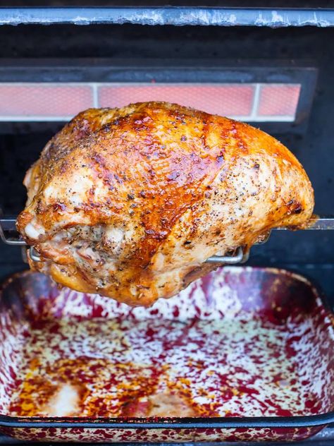 Rotisserie Turkey Breast, Turkey Rub Recipes, Turkey Breast Recipes, Rotisserie Turkey, Whole Turkey Recipes, Deep Fried Turkey, Bbq Turkey, Rotisserie Grill, Turkey Breast Recipe