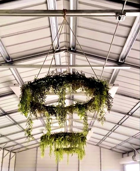 Diy Leaf Chandelier, Hula Hoop Greenery Chandelier, Hula Hoop Chandelier Christmas, Grapevine Chandelier Diy, Moss Decorations Wedding, Hoola Hoop Floral Chandelier, Hula Hopp Wedding Decor, Moss Chandelier Diy, Hula Hoop Flower Chandelier