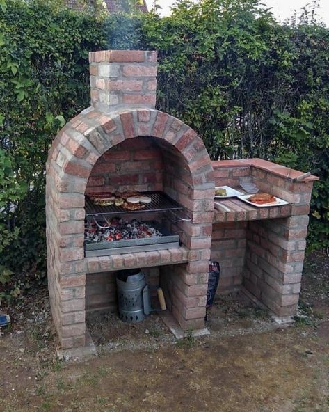 Outdoor Cooking Fireplace, Outdoor Grill Diy, Backyard Grill Ideas, Brick Grill, Plants Outside, Small Patio Decorating Ideas, Brick Bbq, Outdoor Barbeque, Outdoor Kitchen Plans