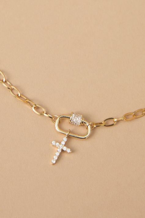 The delicate paperclip chain adds a modern edge, while the sparkling rhinestone cross pendant offers a symbol of faith. Perfect for layering with other necklaces or on its own, this necklace is a versatile must-have. Layering Cross Necklaces, Cross Layered Necklace, Layered Necklaces Gold, Cross Chain Necklace, Necklace Stacking, Faith Apparel, Cross Charm Necklace, Necklace Stack, Grandmas Christmas