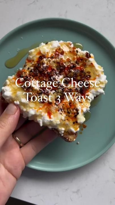 Cottage Cheese Tomato, Crispy Chili Oil, Cottage Cheese Toast, Deserturi Raw Vegan, Cottage Cheese Recipes Healthy, Flavor Combos, Plats Healthy, Cheese Tomato, Protein Bread