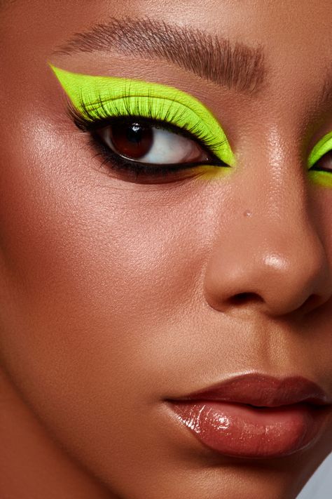 Neon eyes beauty on Behance Neon Yellow Eye Makeup, Festival Eye Makeup Simple, Neon Eye Makeup Looks, Neon Makeup Ideas, Neon Makeup Looks, Eyeliner Makeup Looks, Fashion Makeup Photography, Zebra Makeup, Mexican Makeup