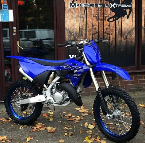 Dirt Bikes Yamaha, Ktm Motocross, Disney Cars Wallpaper, Yamaha Dirt Bikes, Yamaha Motocross, Yamaha 125, Cool Dirt Bikes, Image Moto, Motorcross Bike