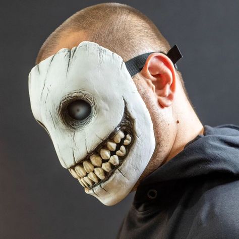 New creepy smiley mask. #mask #helloween #cosplay #ukrainecosplay Skull Mask Halloween, Horror Mask Ideas, Mascaras Aesthetic, Mask Design Drawing, Slasher Mask, Smiley Mask, Mask Reference, Ghoul Mask, Mascara Oni