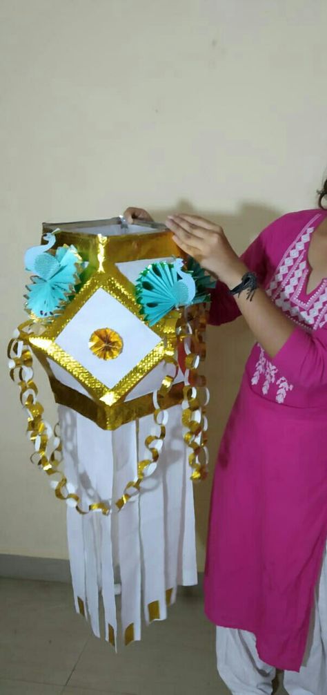 Gold Jewellery, Diwali Crafts, Diwali Lantern, Diwali Craft, Diwali Diy, Paper Crafts Diy Kids, Gold Jewellery Design, Jewellery Design, Paper Crafts Diy