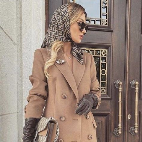 Wear A Silk Scarf, Elegant Classy Outfits, Classic Dresses, Elegant Outfit Classy, Head Scarf Styles, Paris Outfits, Professional Outfits, Winter Fashion Outfits, Elegant Outfit