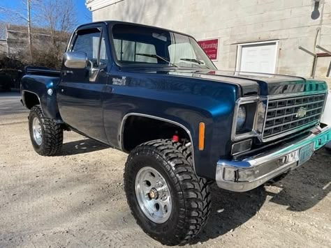 Square Body Stepside, Two Tone Square Body Chevy, Jacked Up Square Body Chevy, 87 Chevy Truck, 1987 Square Body Chevy, 80s Square Body Chevy, Chevy 4x4, Chevy Stepside, Gmc Pickup Trucks