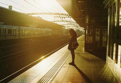 Japan Photography, Fotografi Vintage, Cinematic Photography, 인물 사진, Film Aesthetic, The Train, Photography Inspo, Train Station, Golden Hour