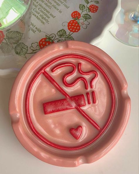 Ash Tray Clay, Ceramic Gift Ideas, Ashtray Pottery, Clay Idea, Girl Baddie, Ceramic Ashtray, Sculpture Art Clay, Baddie Aesthetic, Clay Diy Projects