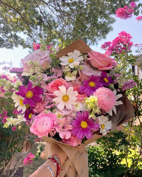 Nature, Bonito, Cottagecore Bouquet, Colourful Bouquet, Flowers Farm, Luxury Flower Bouquets, White Pastel, Boquette Flowers, Prom Flowers